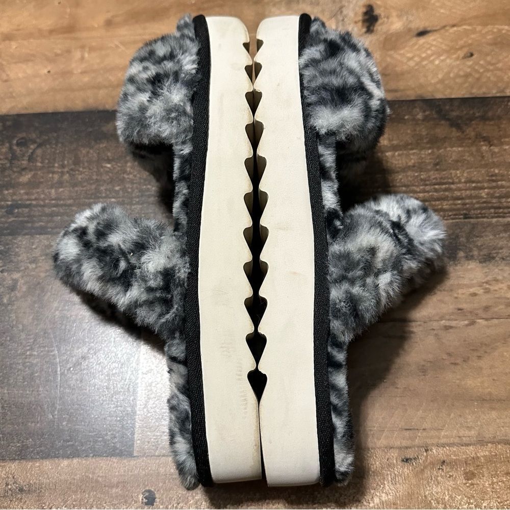 Koolaburra by UGG Fuzz-On Sandals - Picture 4 of 6